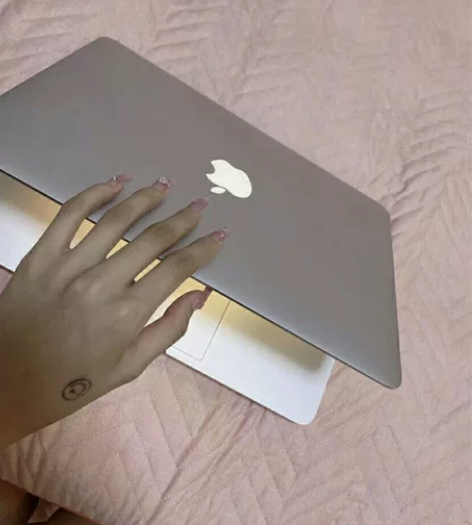 急售自用本带发票原价一万多购买i9顶配苹果...