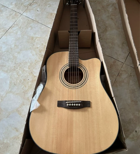 因转行，现有6-7把琴行剩余全新吉他出售，...