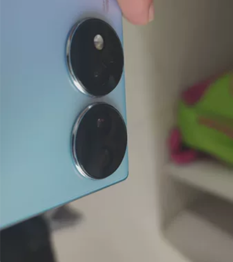 ?荣耀70。8+256.，几乎全新。没有任...