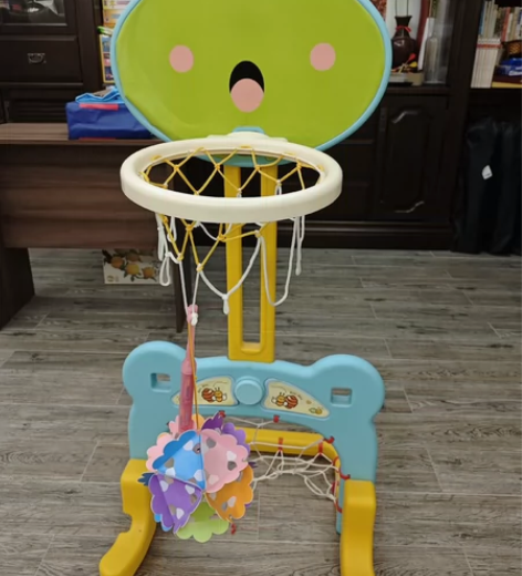 儿童篮球，足球玩具。 自己在家玩，没有拿出...