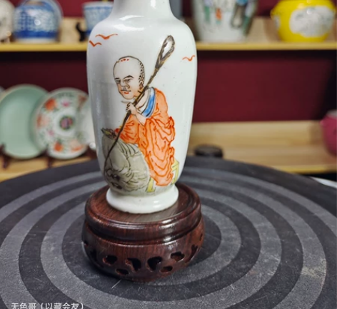 民国粉彩红衣罗汉赏瓶，大小尺寸如图，无磕无...