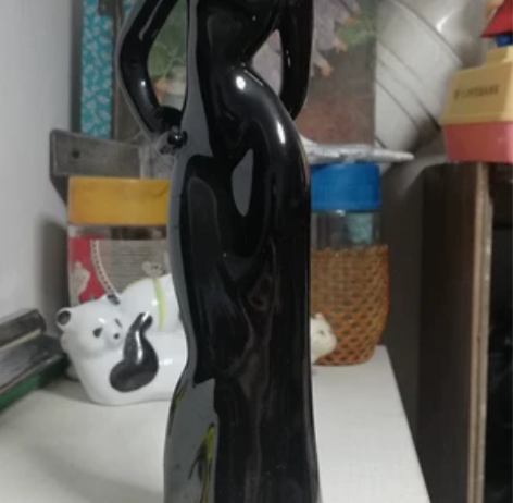 瓷摆件，没有磕碰，实物如图售出不退不换 感...