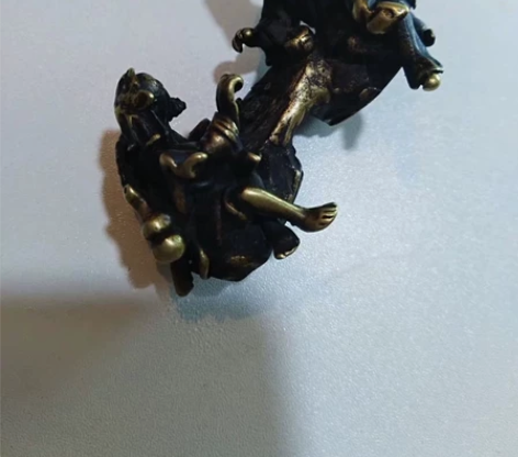 纯铜艺术,形象设计完美,摆设在书架桌面上,...