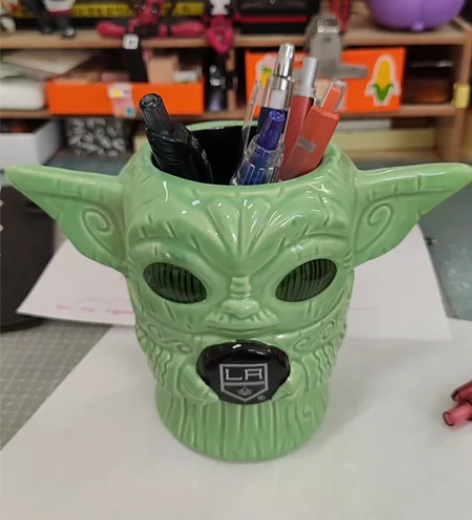 全新 陶瓷 尤达笔筒 桌面摆件 化妆刷收纳...