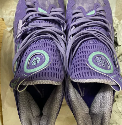 安踏狂潮5 44码 紫色。买小了挤脚。下地...