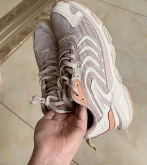 安踏专柜正品运动鞋36.5码 九成新 购于...