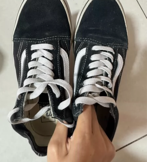 万斯经典 专柜入，买的时候就买小了36.5...