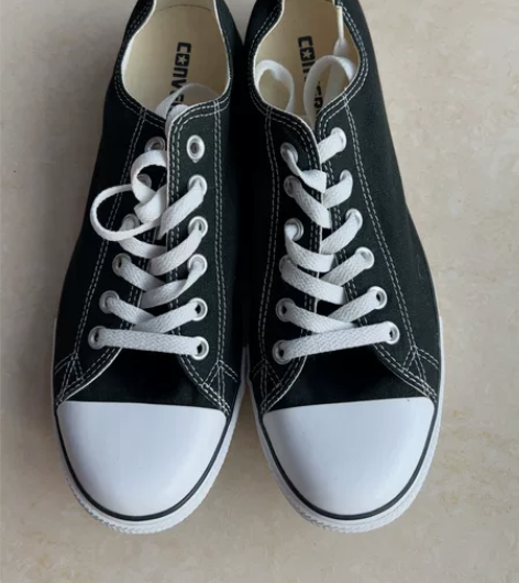 正品匡威，买来有点大没穿几次，一直在家里放...