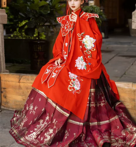 玉术原创汉服 穿过一两次，就是马面有点折痕...