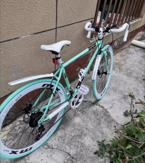 出一辆99.9新原价2080 百士盾比安奇...