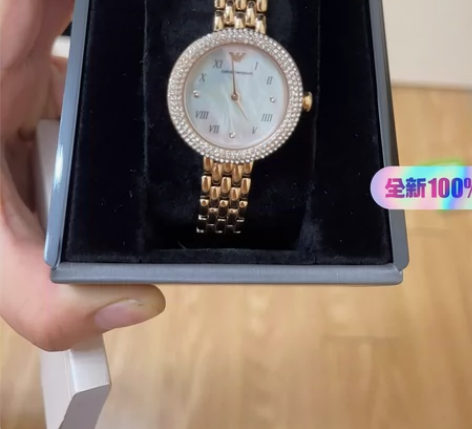 阿玛尼满钻玫瑰金女手表，带盒带说明书，在J...