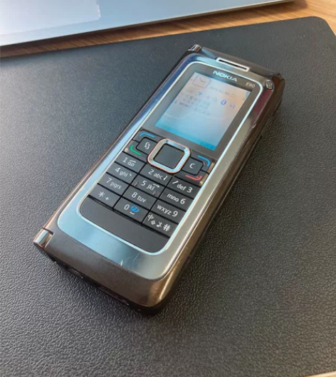 诺基亚E90，E系列真机皇 看图，成色还行...