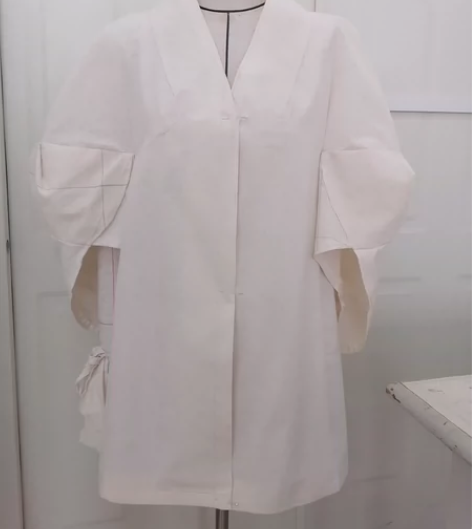落肩花苞袖大衣，服装设计立体裁剪白坯样衣 ...