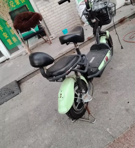 五羊二手电动车,电瓶好用,车况不错,48付...