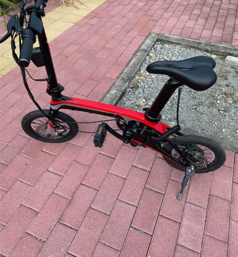 正步碳纤维折叠电动自行车 感兴趣的话点“我...