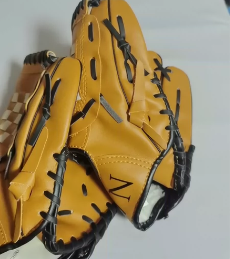 2棒球手套加一个棒球 感兴趣的话点“我想要...