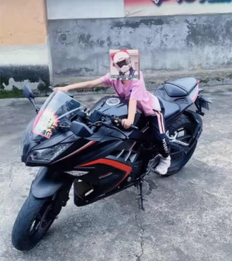 出350CC双缸水冷机车一台，车况好，车库...