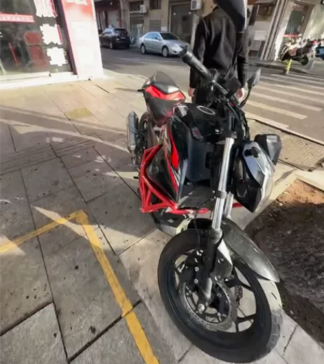 国威牌，250街车.20年上牌，保险一年，...