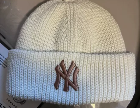 便宜出MLB针织帽白金颜色 全新的有吊牌 ...