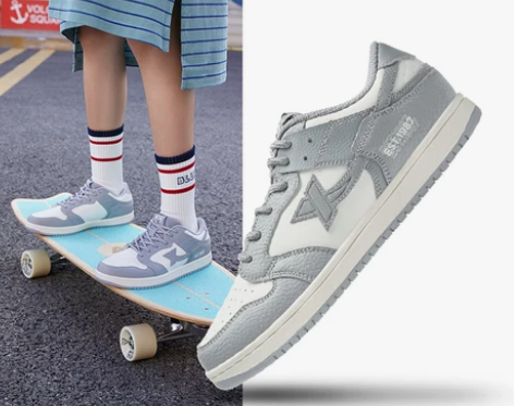 【狂欢价】特步板鞋女鞋2023秋冬新款平板...