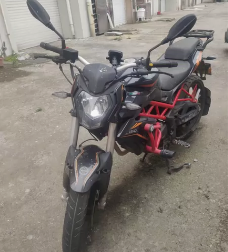 贝纳利红宝龙，2018年的车，公里数少，手...