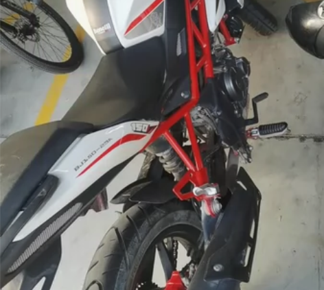 贝纳利红宝龙150，跑了一万公里，换led...