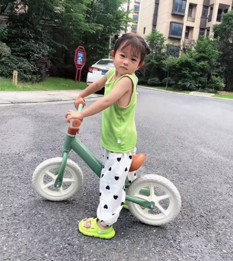 〔亏本处理〕低价包邮儿童自行车平衡车无脚踏...