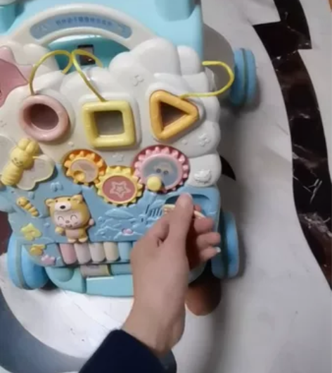 闲置婴儿推车学步车转让，实物如图，喜欢的可...