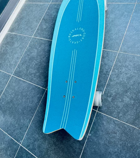 给宝宝买的迈卡龙滑板，只用了一次，宝宝太小...