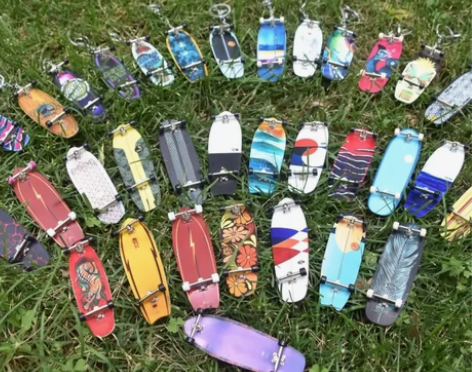 手指滑板，陆地冲浪板钥匙扣木质模型，支持双...