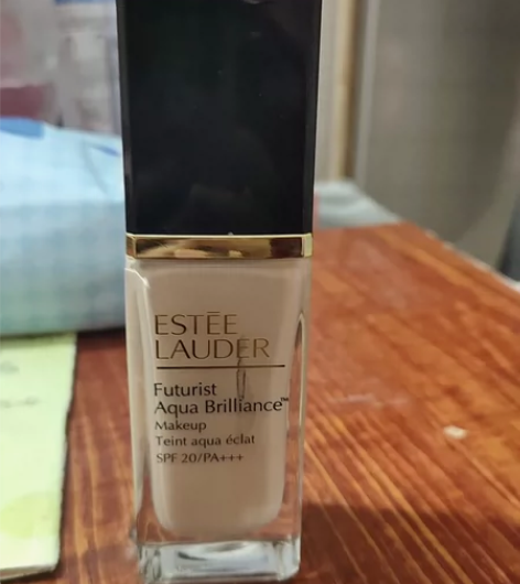 雅诗兰黛粉底液,现在闲置,不退不换。还剩余...