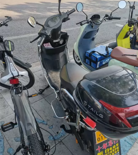 闲置新国标电动车，五块大电瓶。有想要联系，...