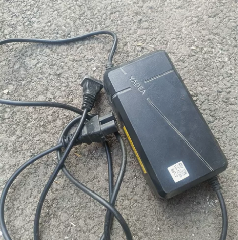 闲置雅迪电动车充电器 00612-2009...