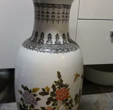 三个花瓶景德镇的，白色的大的200，其他两...