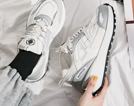 便宜出售 秋冬运动鞋[呲牙] 感兴趣的话点...