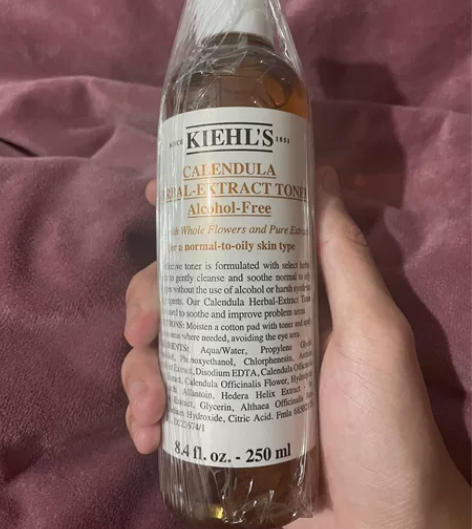 科颜氏金盏花爽肤水，前一星期刚买的突然就想...