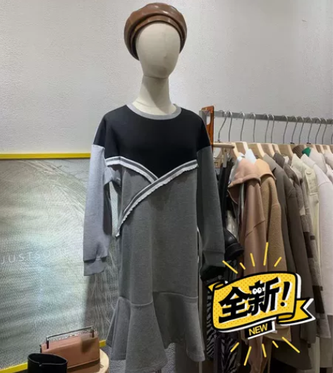 朋友店铺定制的衣服，全新未穿过，均码，胸围...