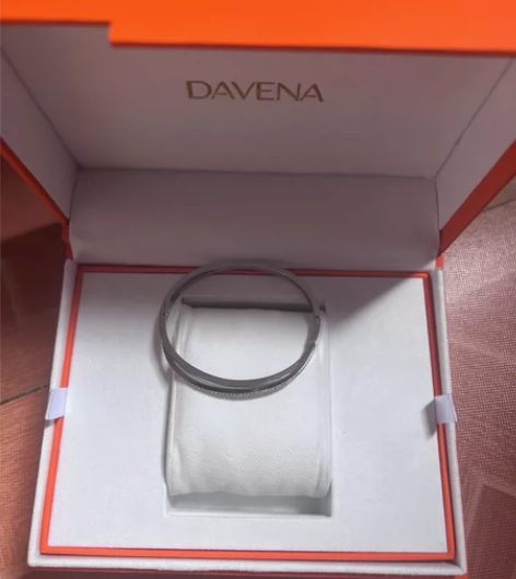 DAVENA蒂玮娜女士品牌钛钢手镯 没带过...
