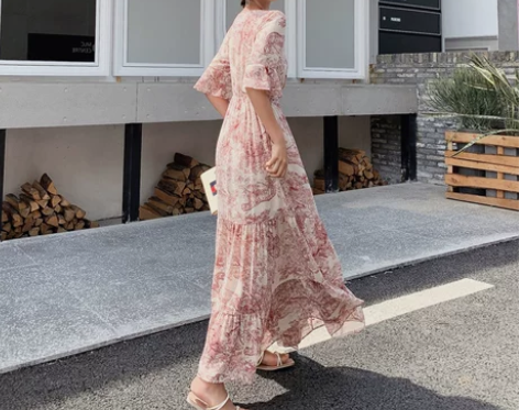 民族风连衣裙2019新款夏v领收腰显瘦过膝...