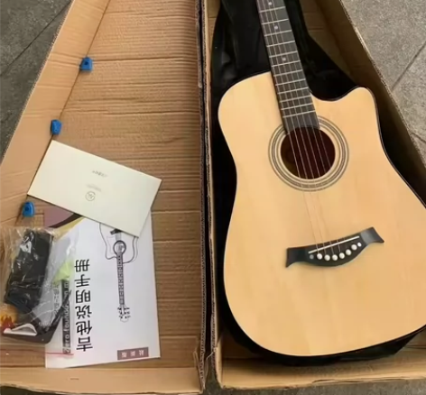 原价1300买的几乎全新吉他民谣单板吉他初...