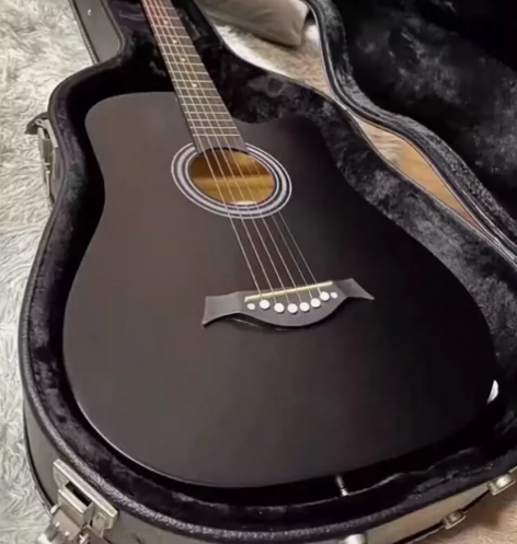 亏本出售一把原价2300多的吉他，自己过生...