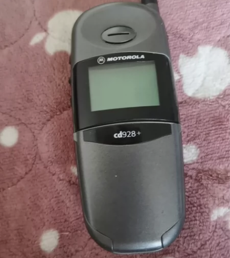 30年前用的手机，摩托罗拉cd928正常通...