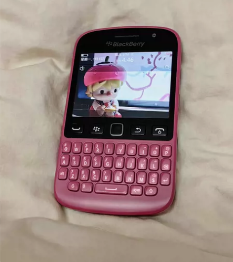 黑莓9720 粉色小巧手机 适合学生戒网拍...