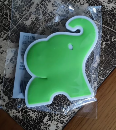 小象磁吸开瓶器，又可以做冰箱贴，有2个，一...