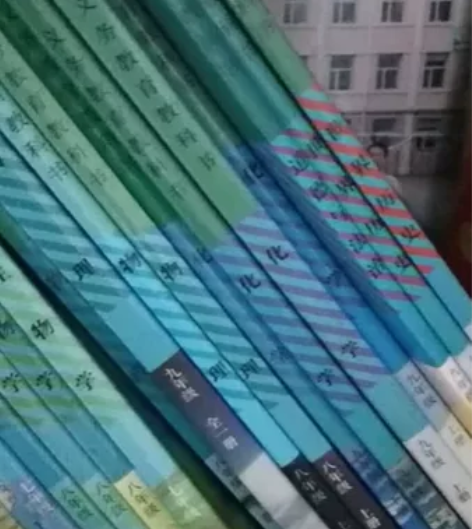 出初中书籍，3元一本，孩子毕业了，不用了，...