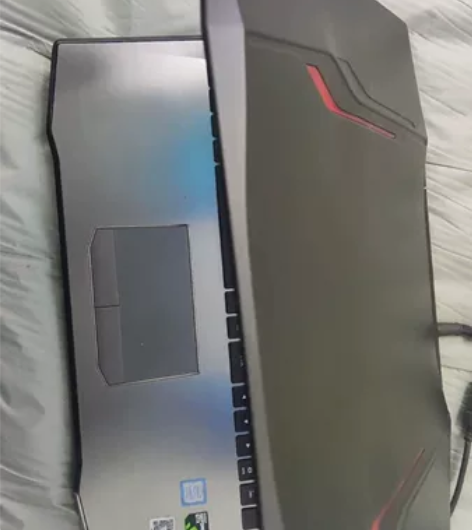i7 7700 1050ti 游戏本 雷神...