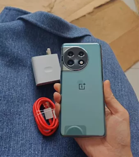 ?自用一加11 16+256g一瞬青，电池...