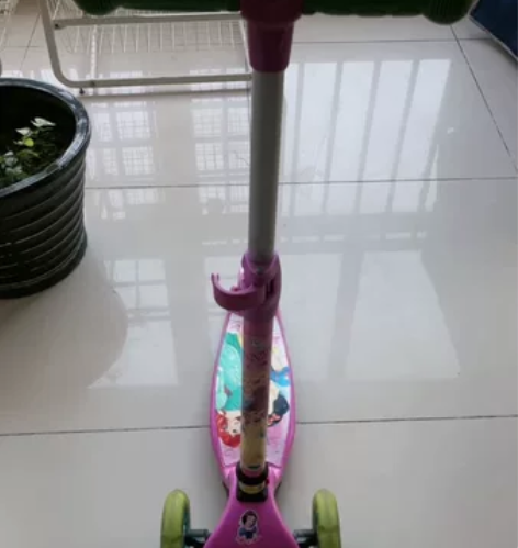 迪士尼儿童滑板车 感兴趣的话点“我想要”和...