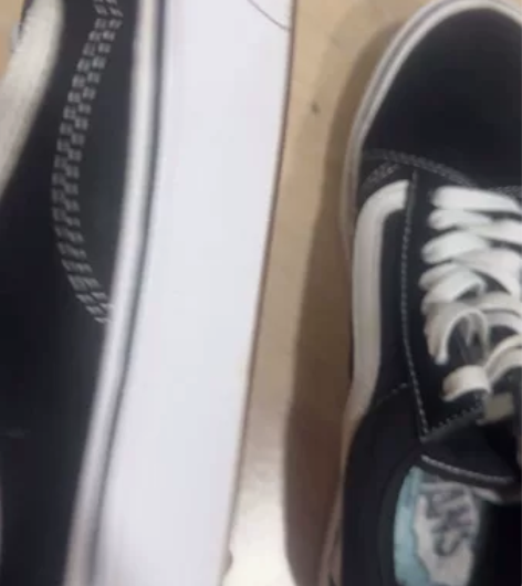 VANS男鞋，40.5码，码小鞋大，随缘！...