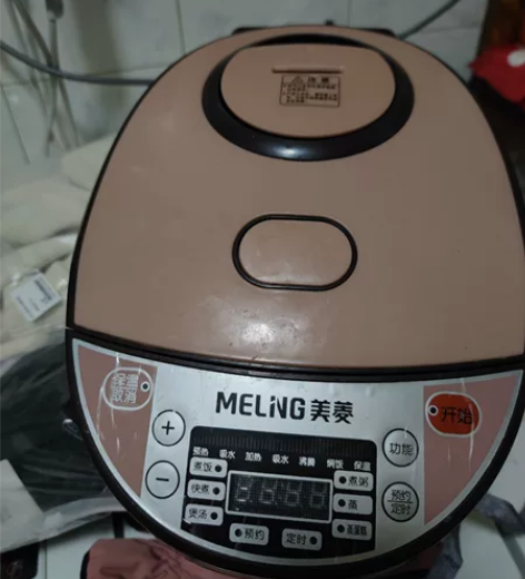 美林的智能电饭煲，可预约。煲汤煮饭音俱全。...